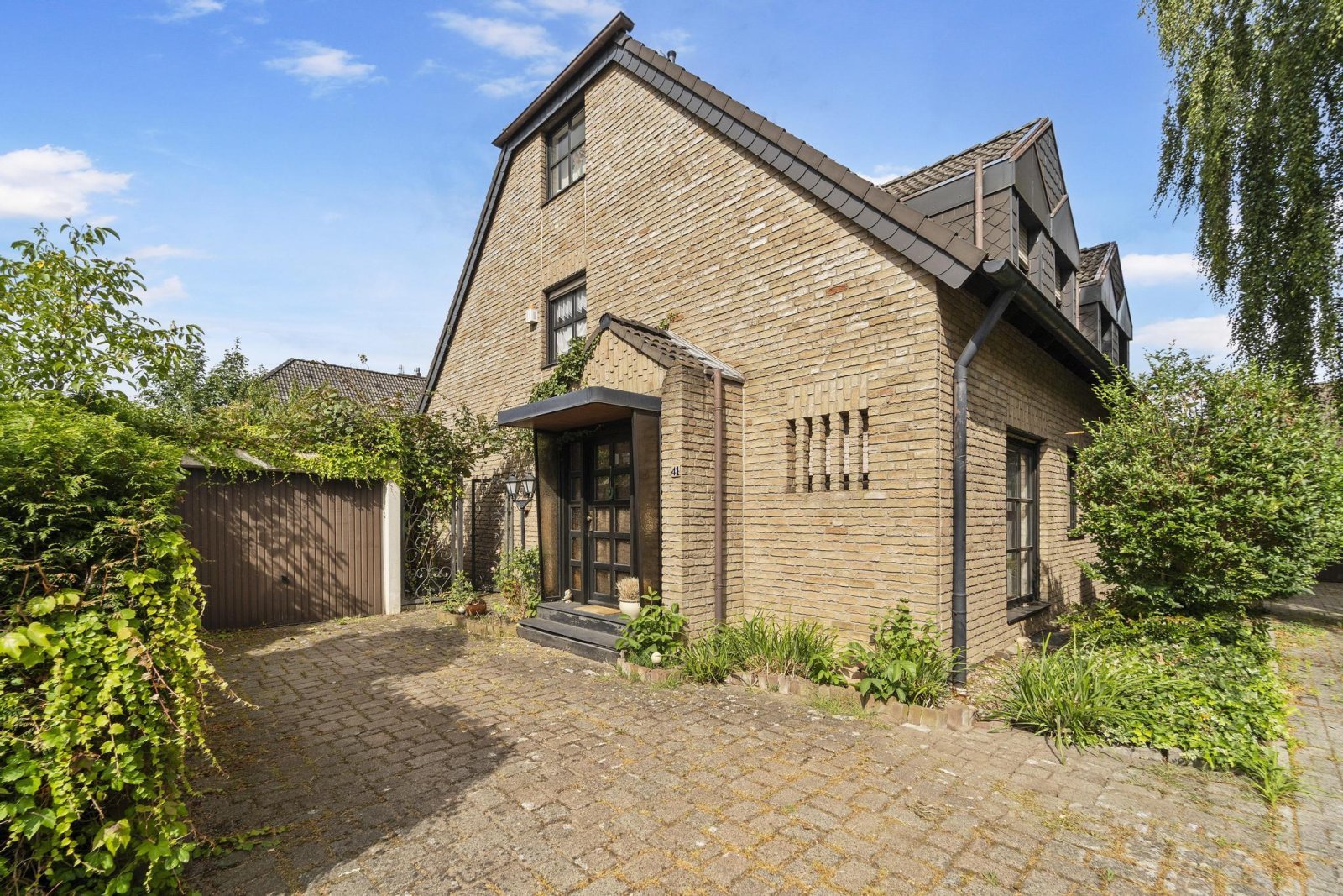 Doppelhaushälfte in begehrter Lage von Huckingen (Erbpacht)  Doppelhaushälfte in begehrter Lage von Huckingen (Erbpacht)