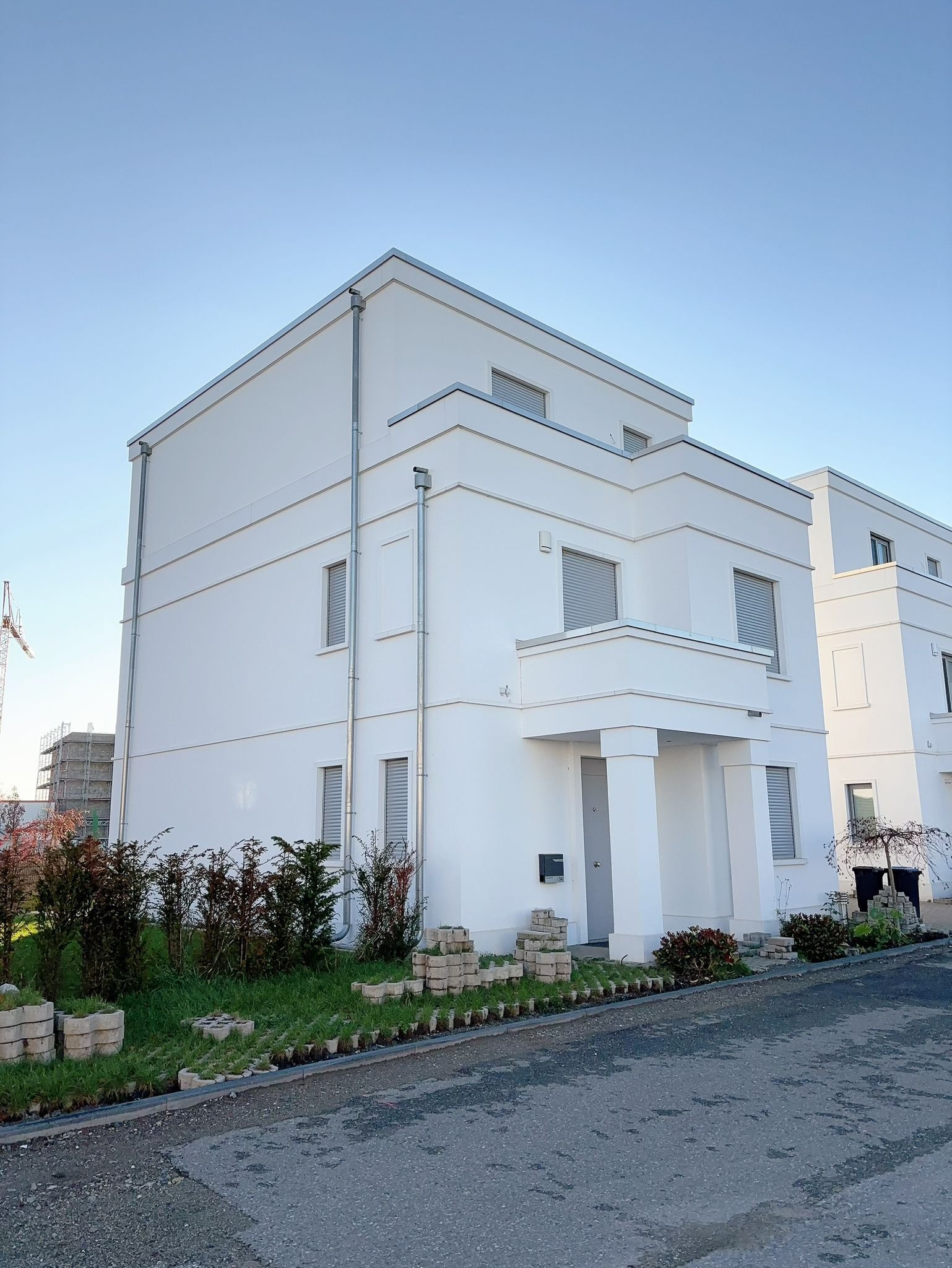 Exklusive Villa in Weiß – Design trifft Luxus Exklusive Villa in Weiß – Design trifft Luxus