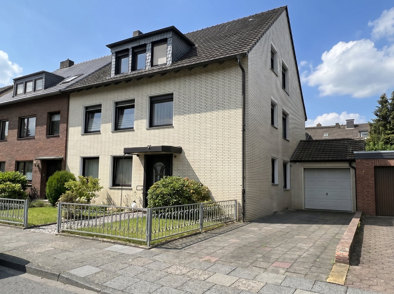 3-Familienhaus in Duisburg-Großenbaum 3-Familienhaus in Duisburg-Großenbaum